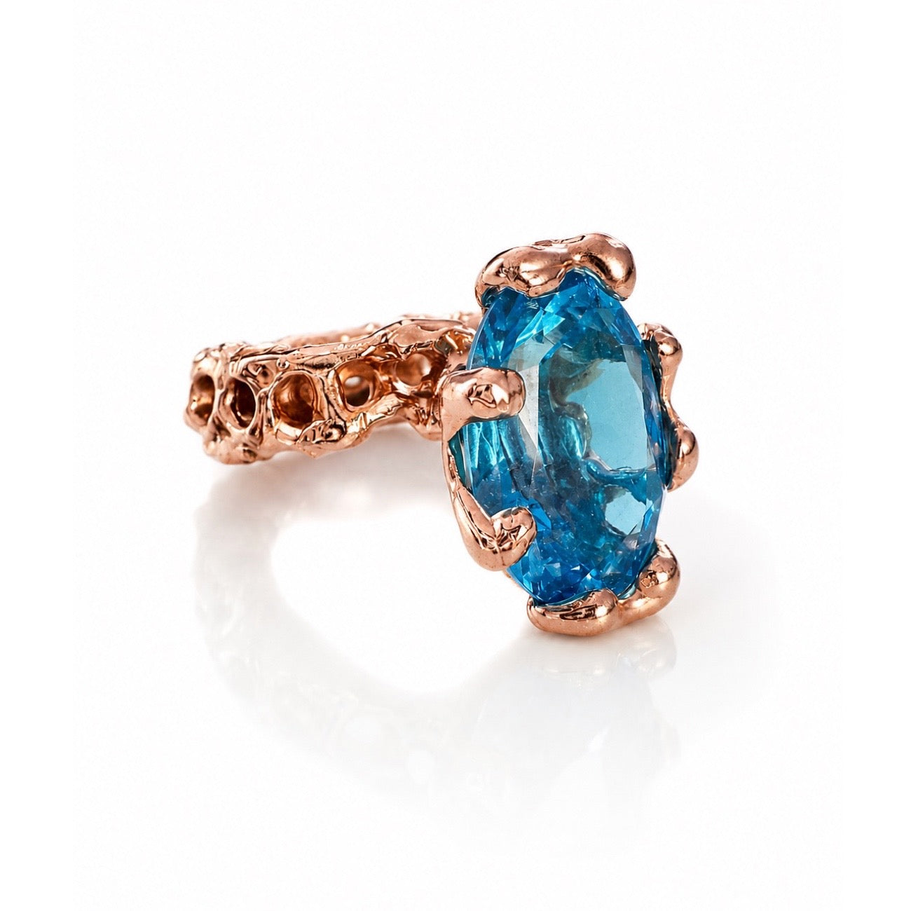 Sterling Silver plated in Vermeil Rose Gold Pois Ring with Oval cut Blue London Topaz