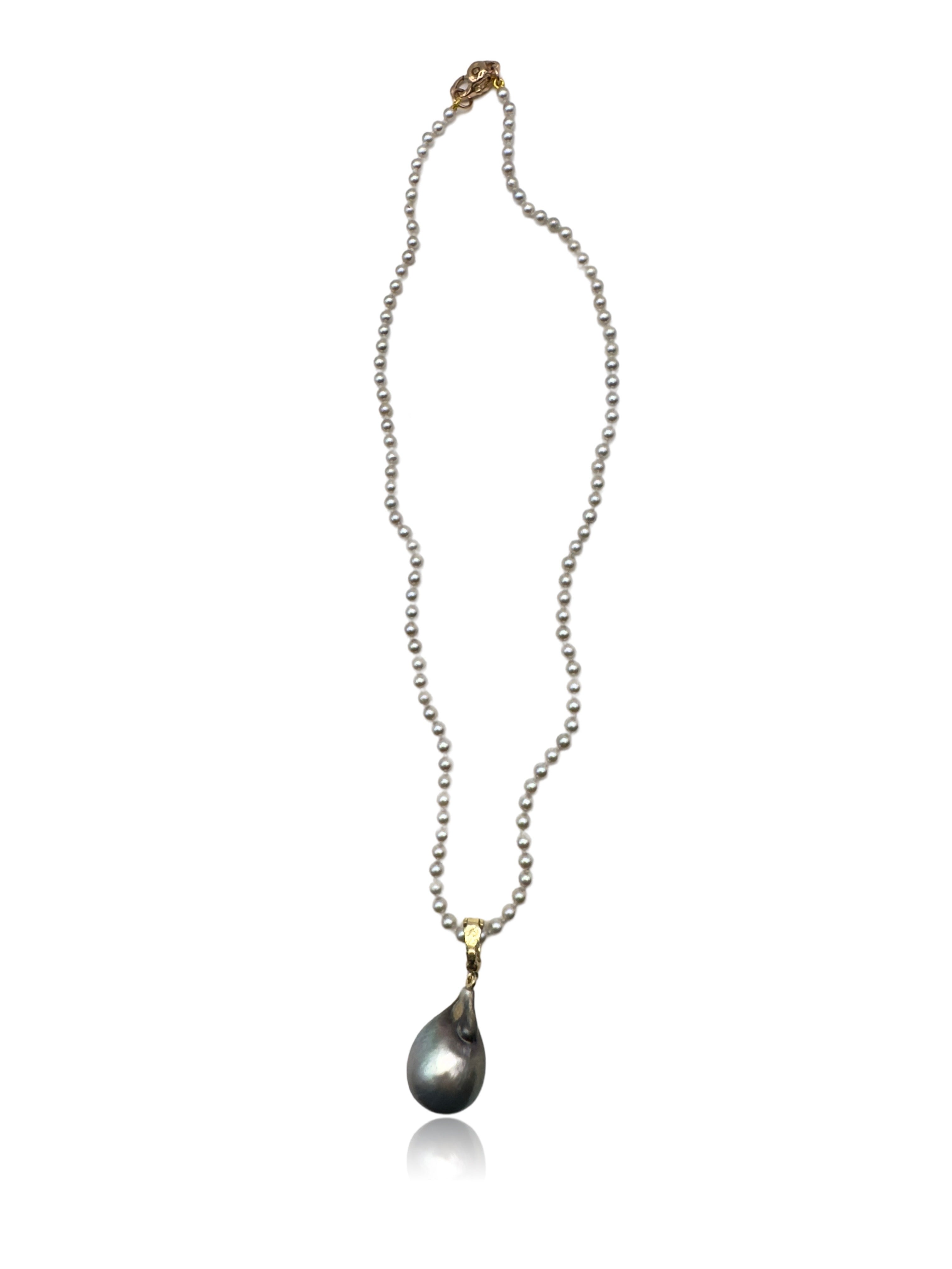 Light grey natural color Akoya pearls pearls necklace with 18kt rose clasp