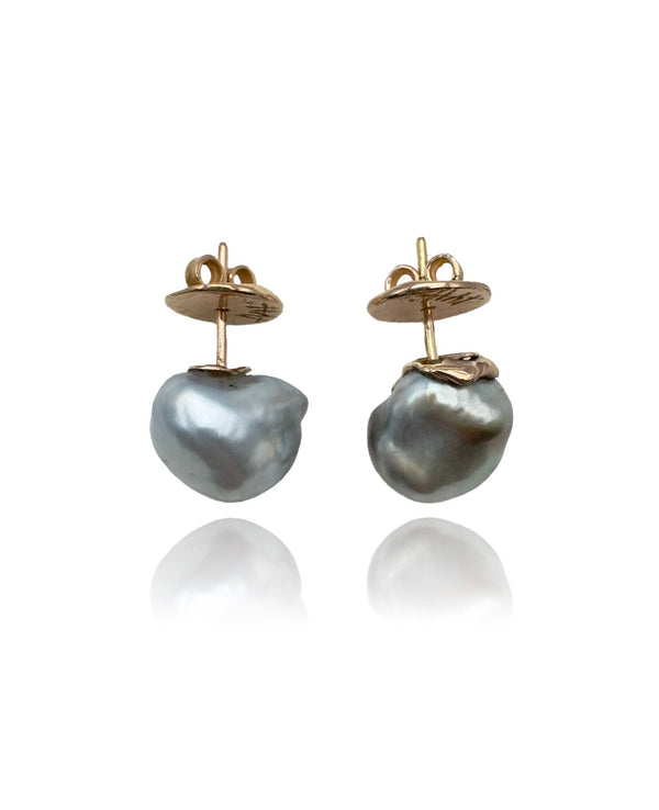 18 kt Rose Gold earrings with Tahitian Keshi Pearls