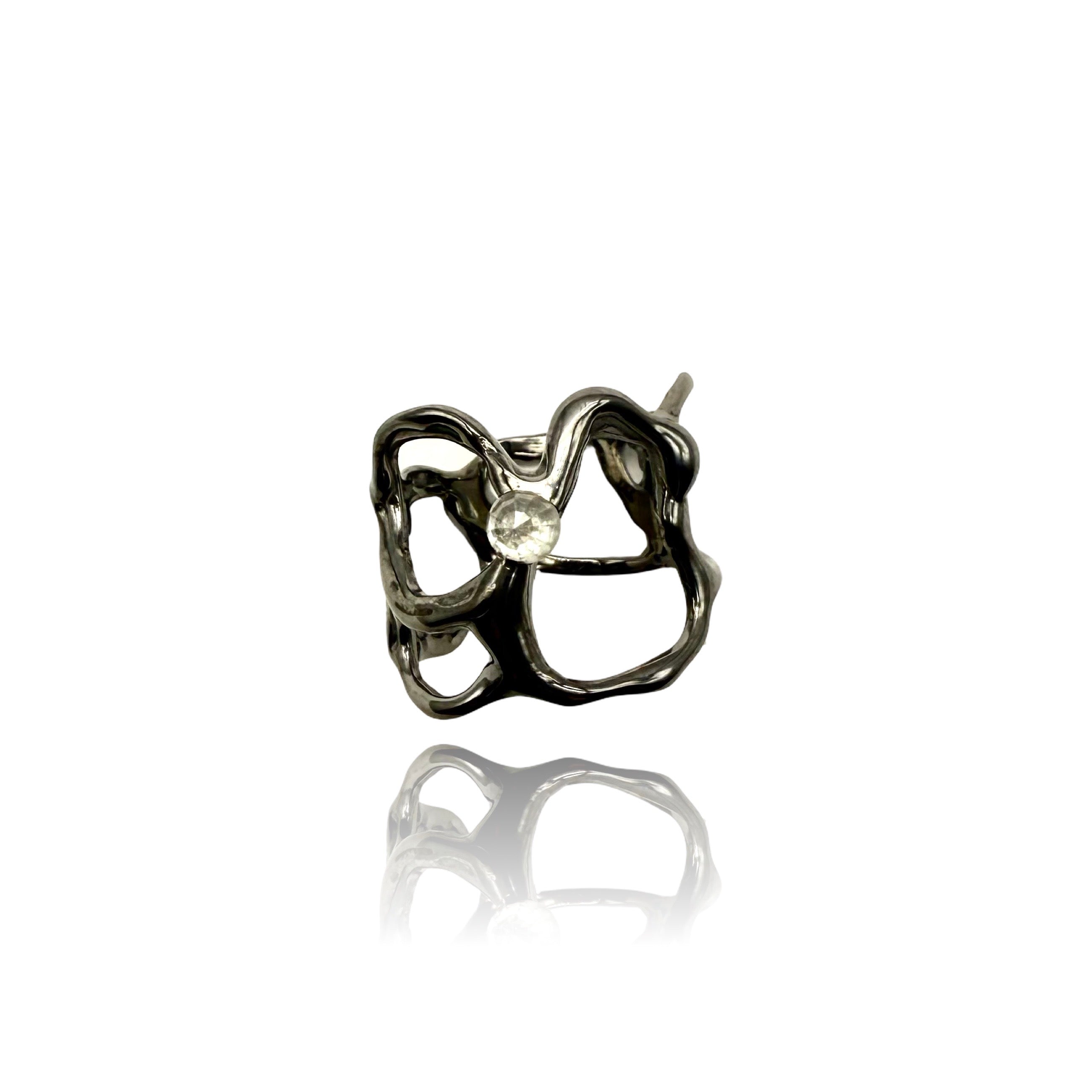 Puffy Reticolo ring in Silver and black rhodium  plated Organic Band with icy Diamond
