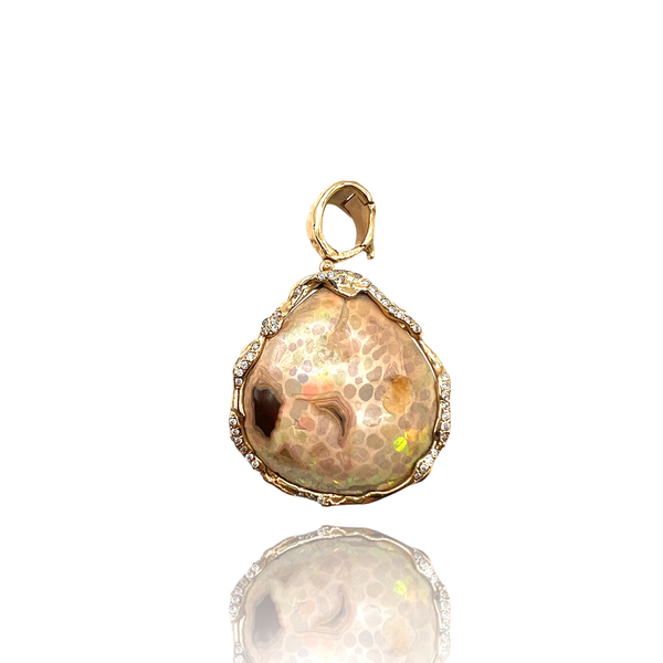 18 kt rose gold ethiopian opal And diamonds