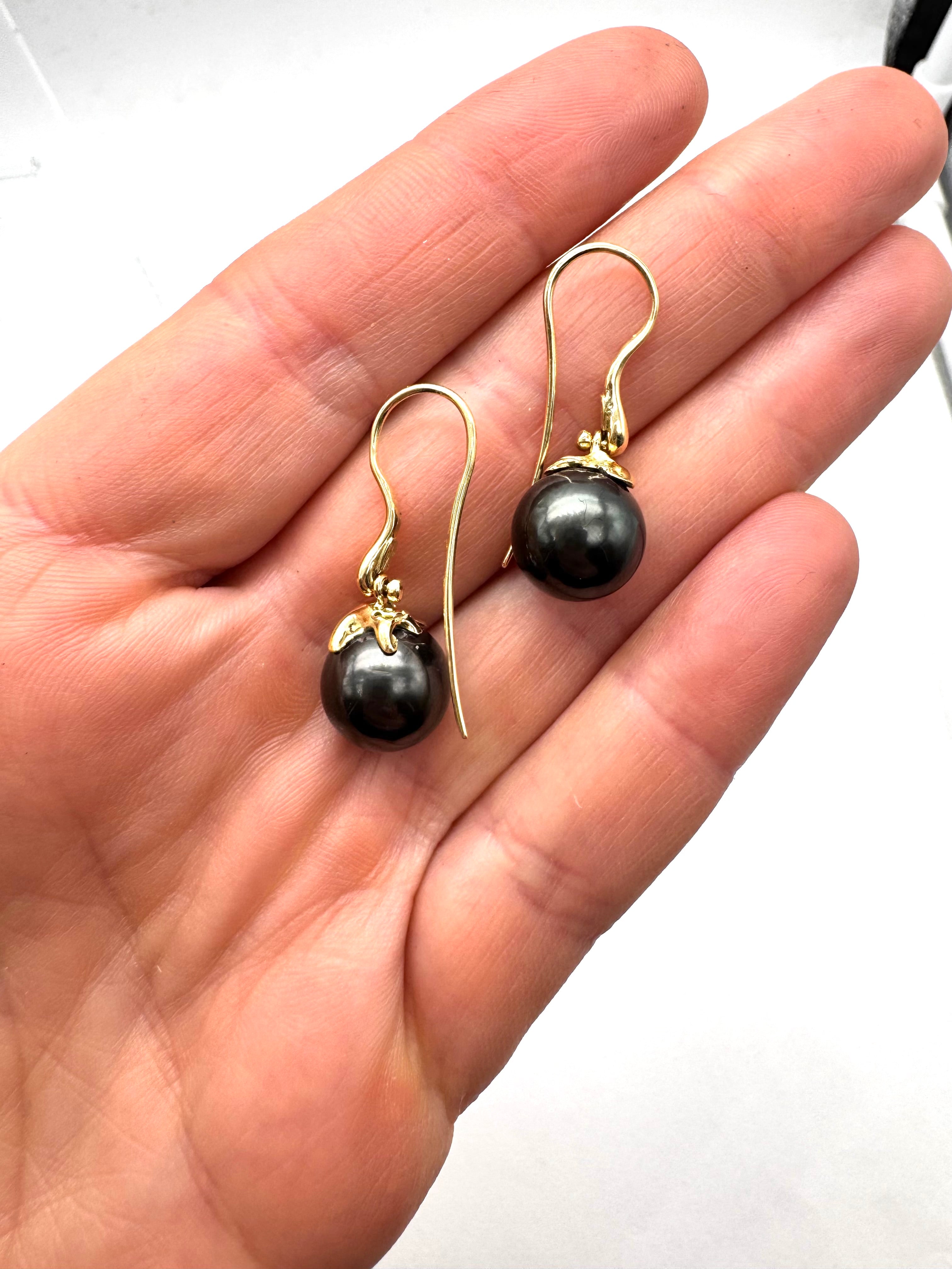 18kt yellow gold earrings with tahiti   Pearls