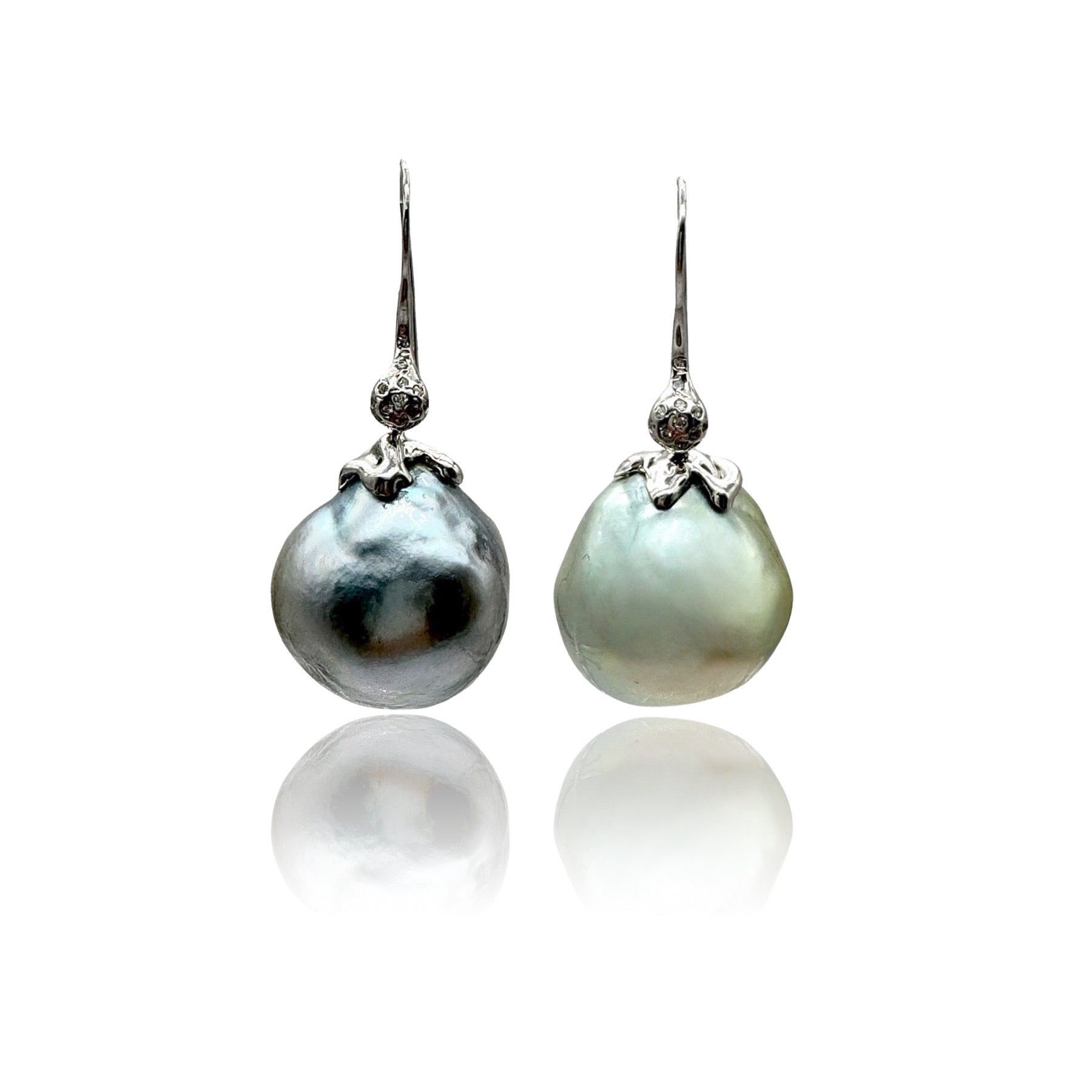 18kt White Gold Bomboloni Pearls Earrings and Diamonds