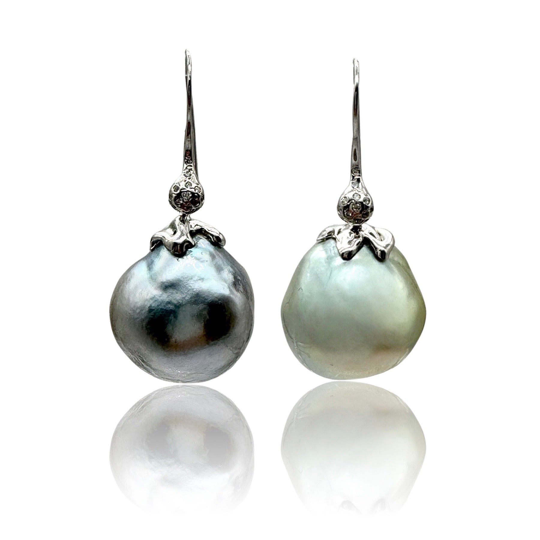 18kt White Gold Bomboloni Pearls Earrings and Diamonds