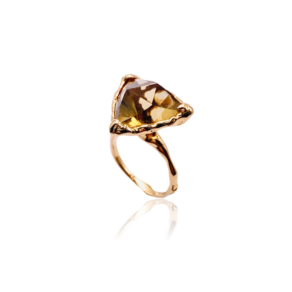 18k rose gold ring with triangular smokey Quartz