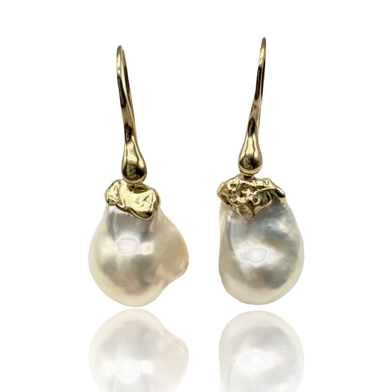 18kt Yellow Gold Organic Earrings with Pearls