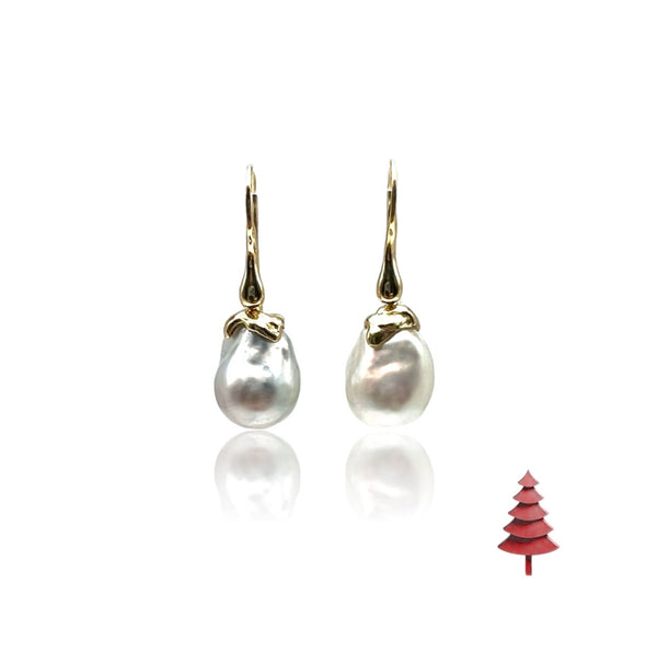 18kt Yellow Gold Organic Earrings with australian pearls