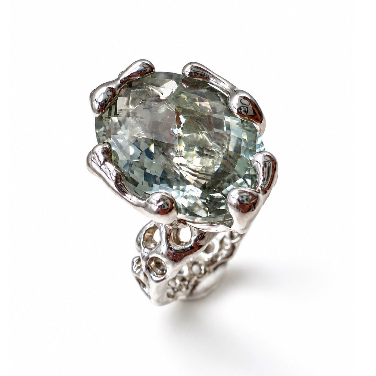 Sterling Silver plated in White Rhodium Pois Ring with Oval broiler cut green Quartz