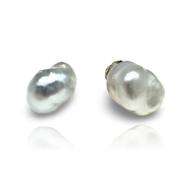 18 kt Yellow Gold earrings with Australian Keshi Pearls