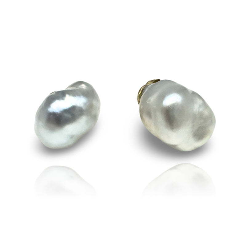 18 kt Yellow Gold earrings with Australian Keshi Pearls