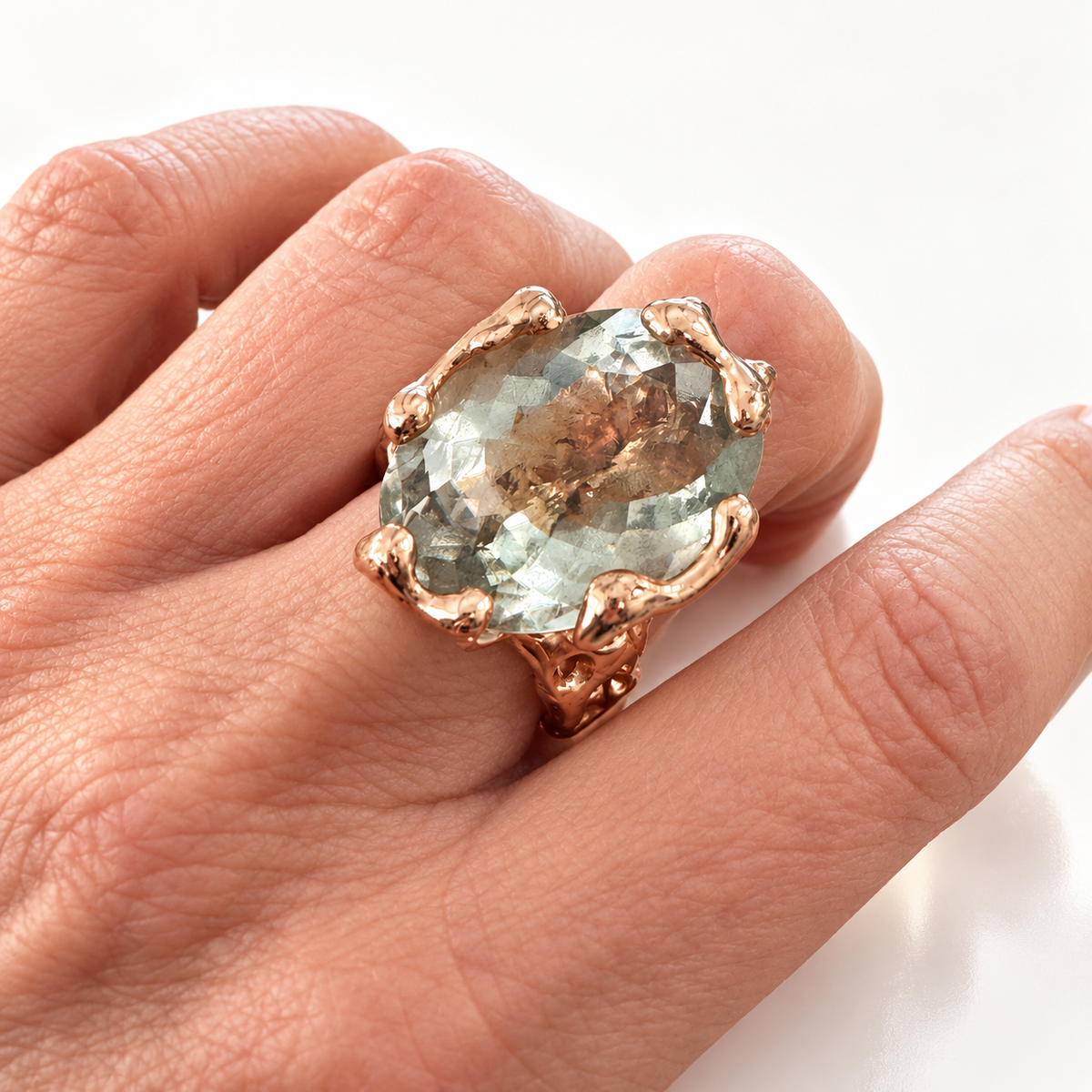Sterling Silver plated in vermeil Rose Gold plated pois Ring with Oval broiler cut green Quartz