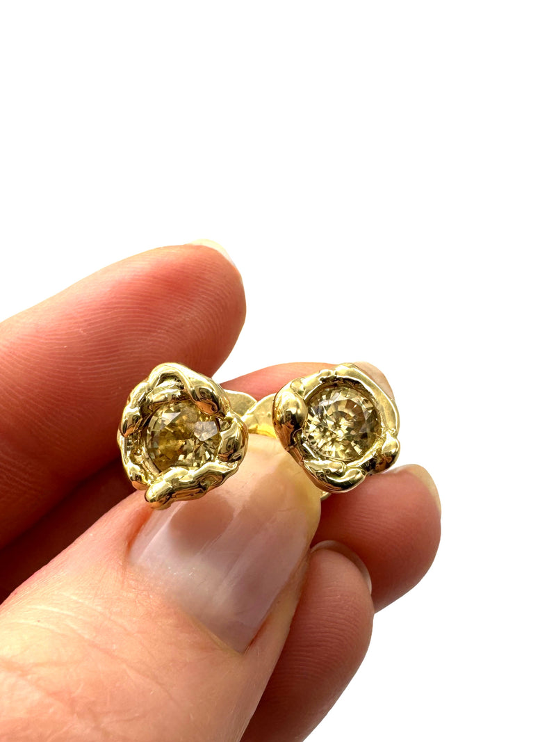 18 kt Yellow Gold earrings and Natural Yellow Zircon
