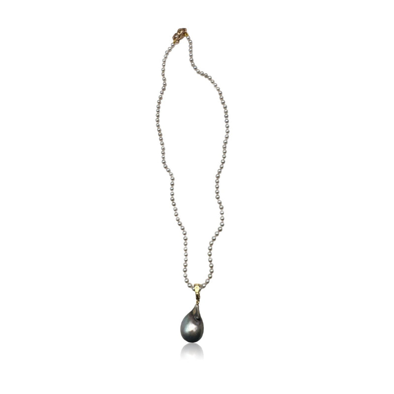 Akoya Pearl necklace with 18kt gold clasp