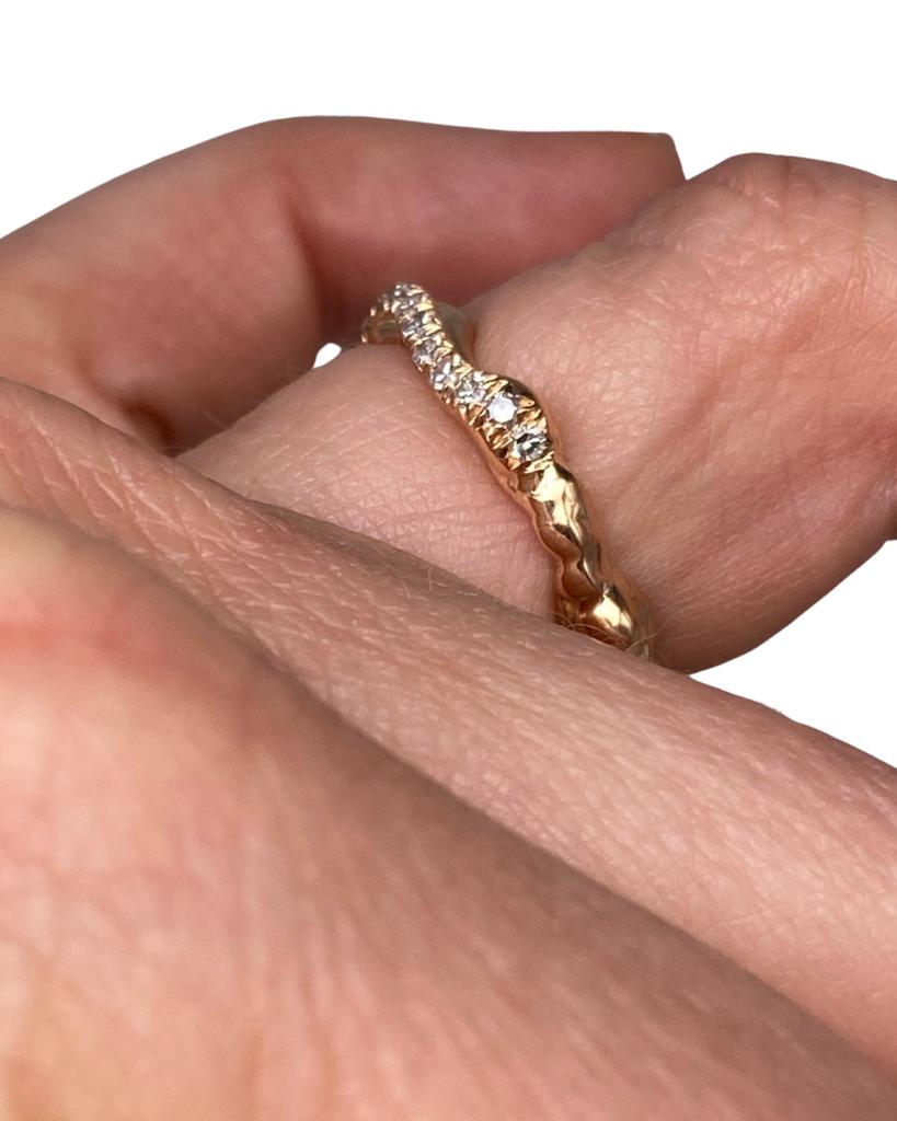18kt Gold Ring with Diamonds
