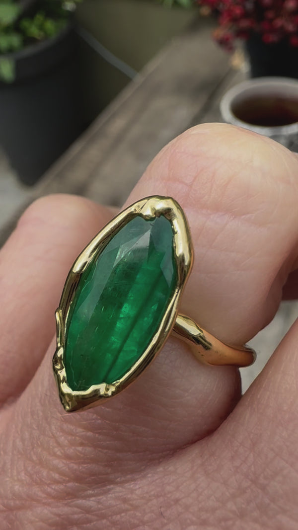 18kt Yellow Gold Emerald Corteccia Ring
