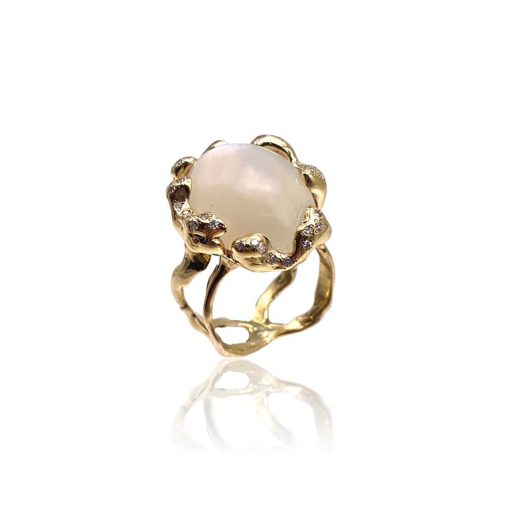 18 kt Rose Gold Quercus Ring with Moonstone and diamonds Petite version